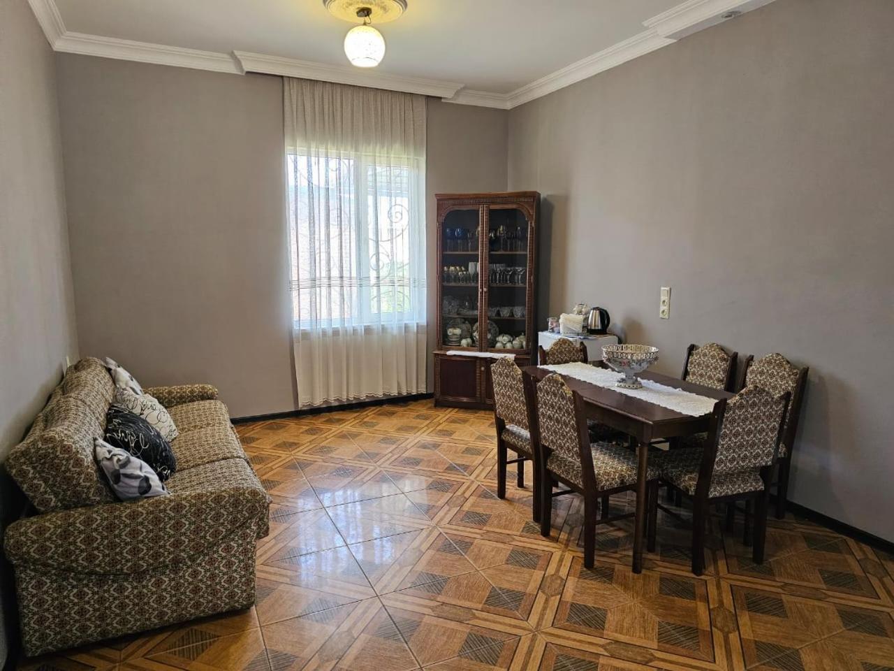 Guest House Amo Кутаиси Екстериор снимка