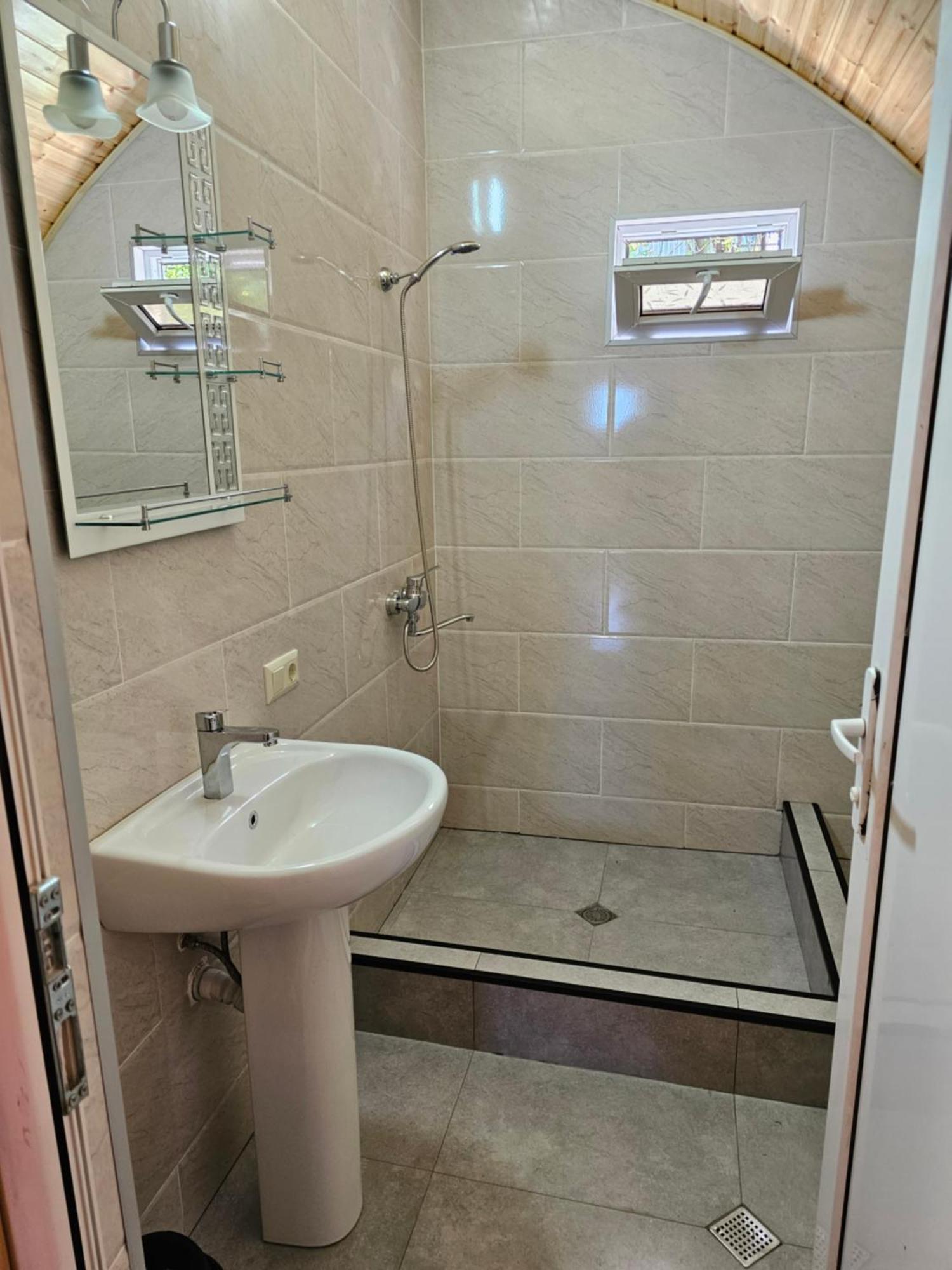 Guest House Amo Кутаиси Екстериор снимка