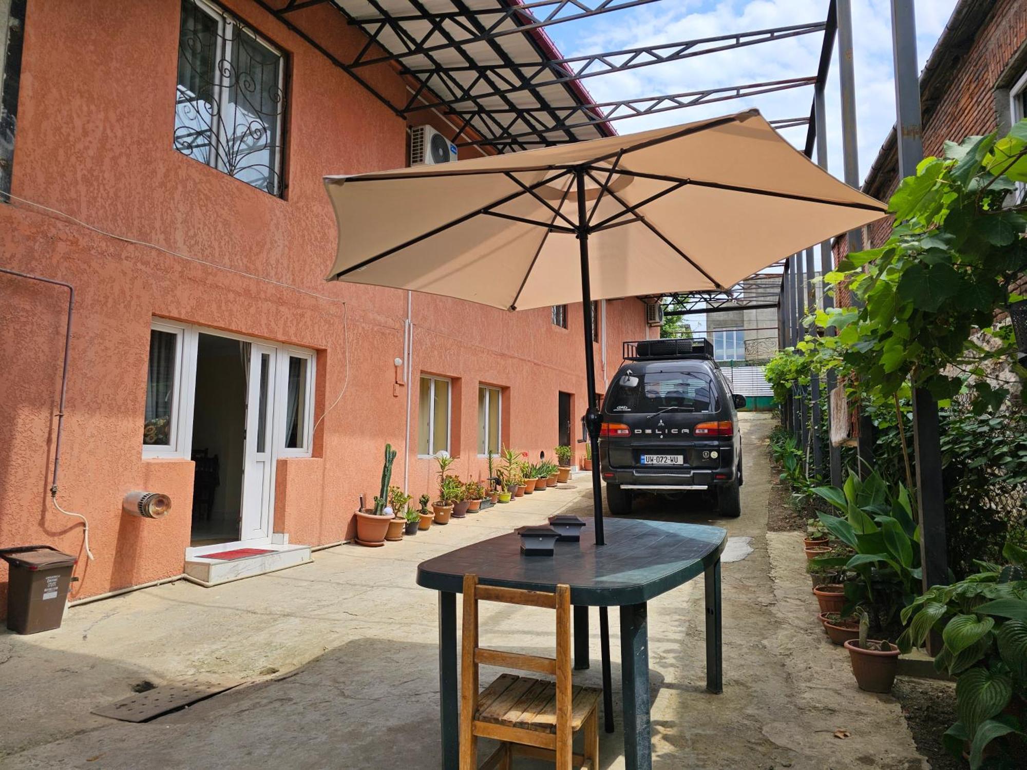 Guest House Amo Кутаиси Екстериор снимка